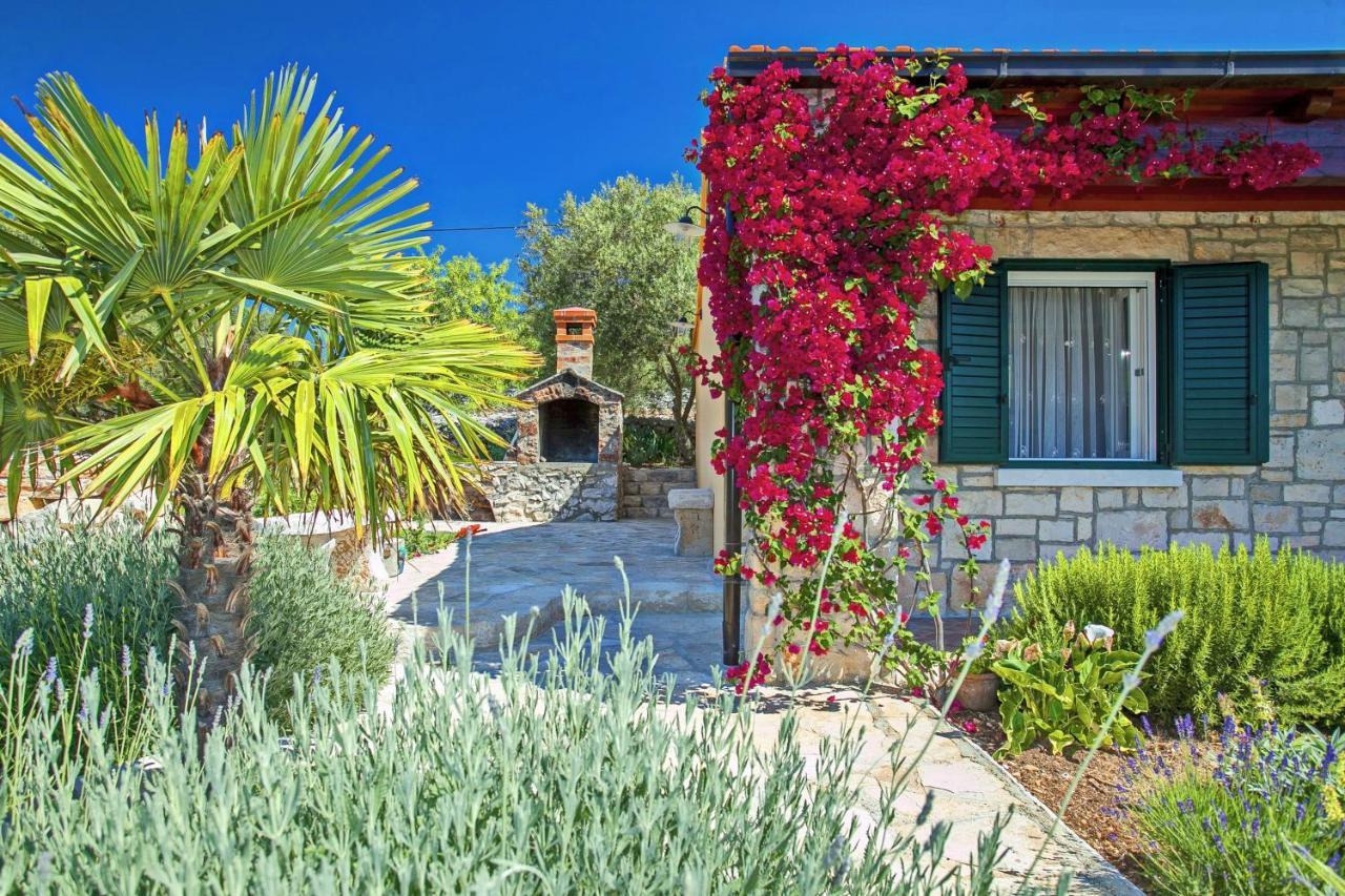 הוילה וולה לוקה Stone House San Pelegrin מראה חיצוני תמונה