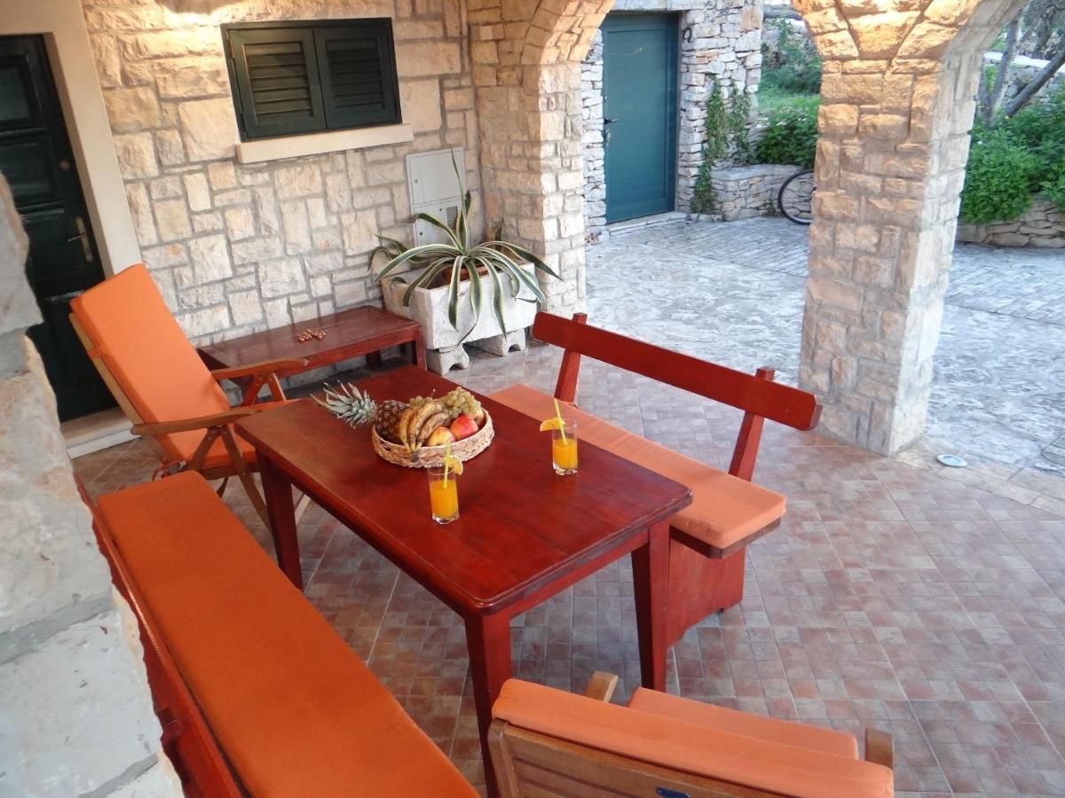 הוילה וולה לוקה Stone House San Pelegrin מראה חיצוני תמונה