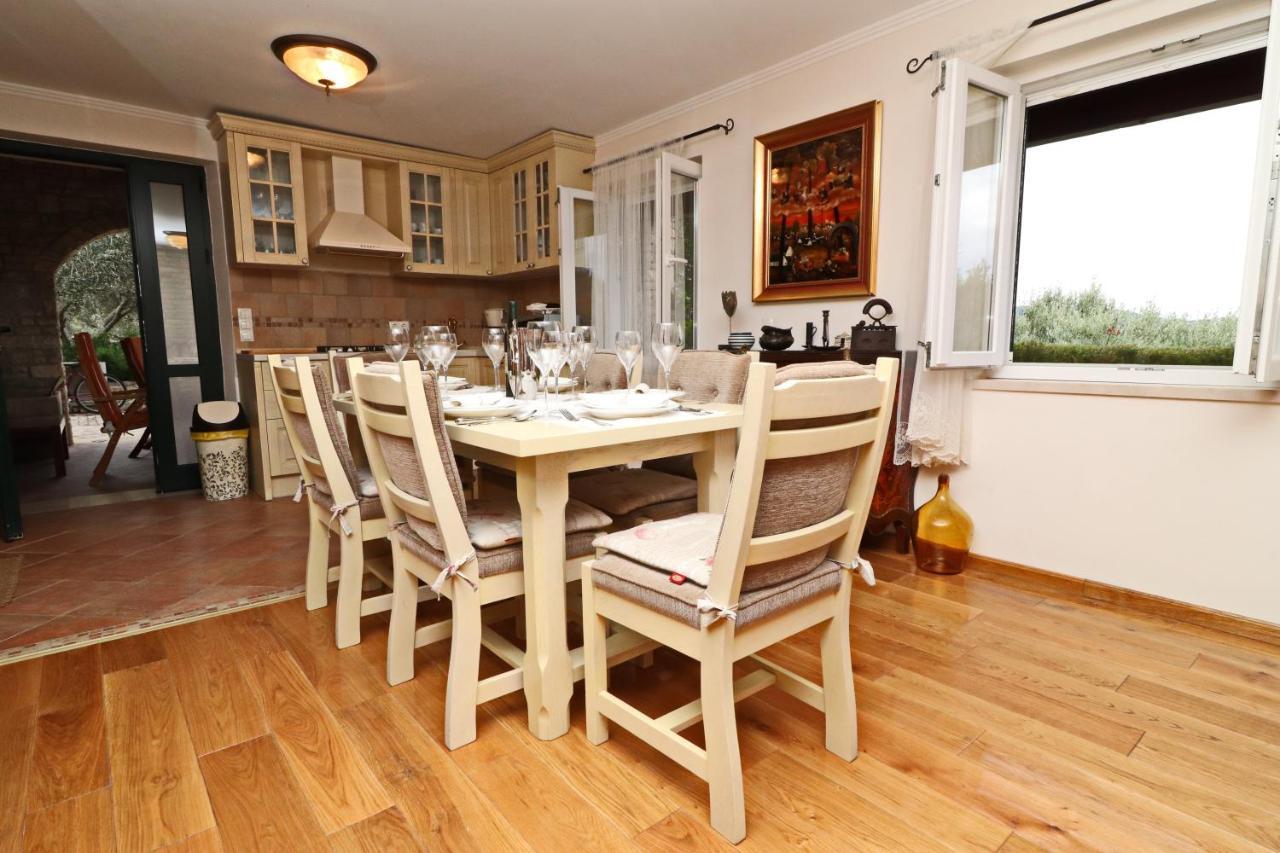 הוילה וולה לוקה Stone House San Pelegrin מראה חיצוני תמונה