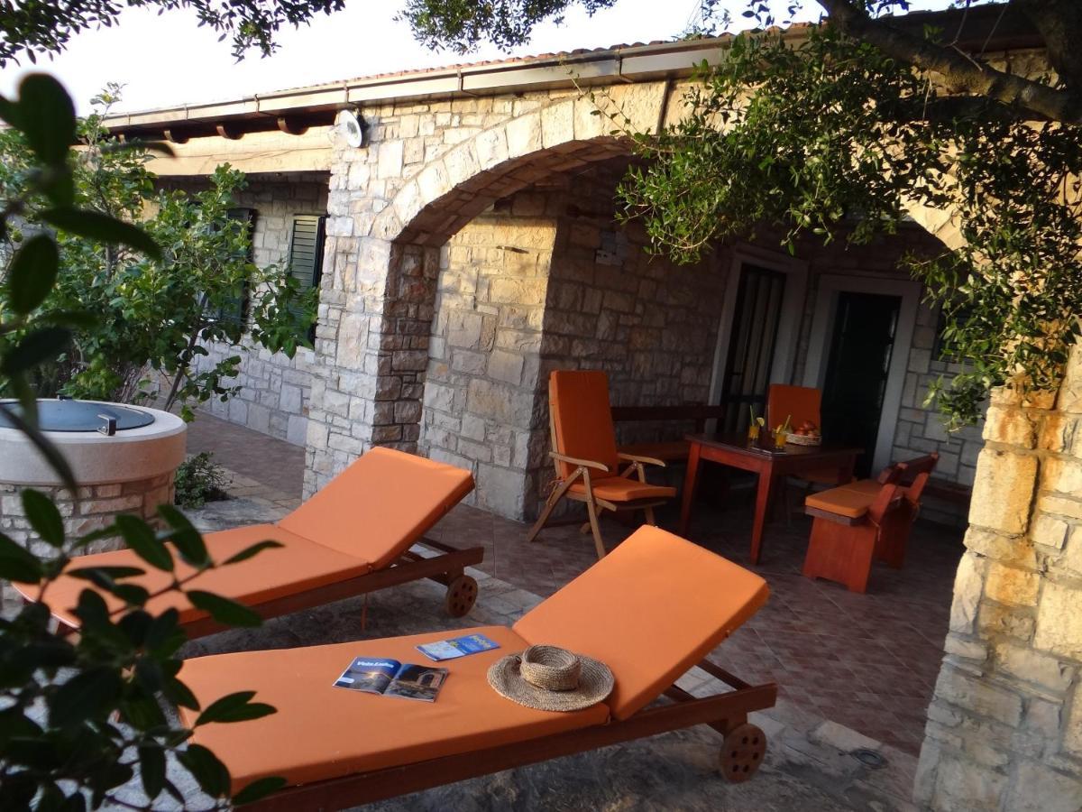 הוילה וולה לוקה Stone House San Pelegrin מראה חיצוני תמונה